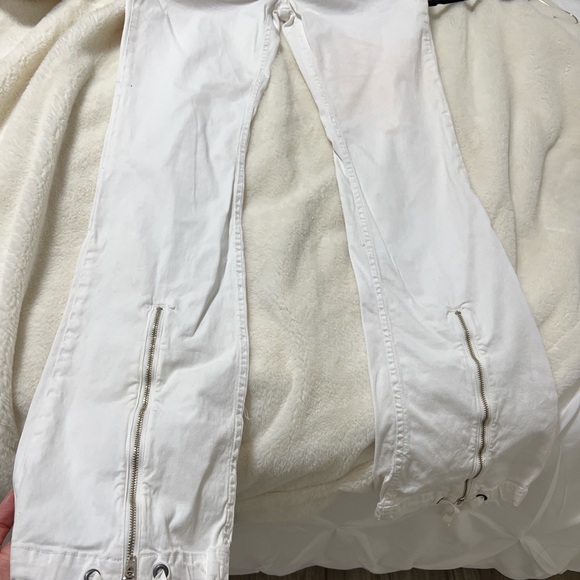 Authentic White GUESS Jeans🤍🤍🤍!! - Picture 3 of 4